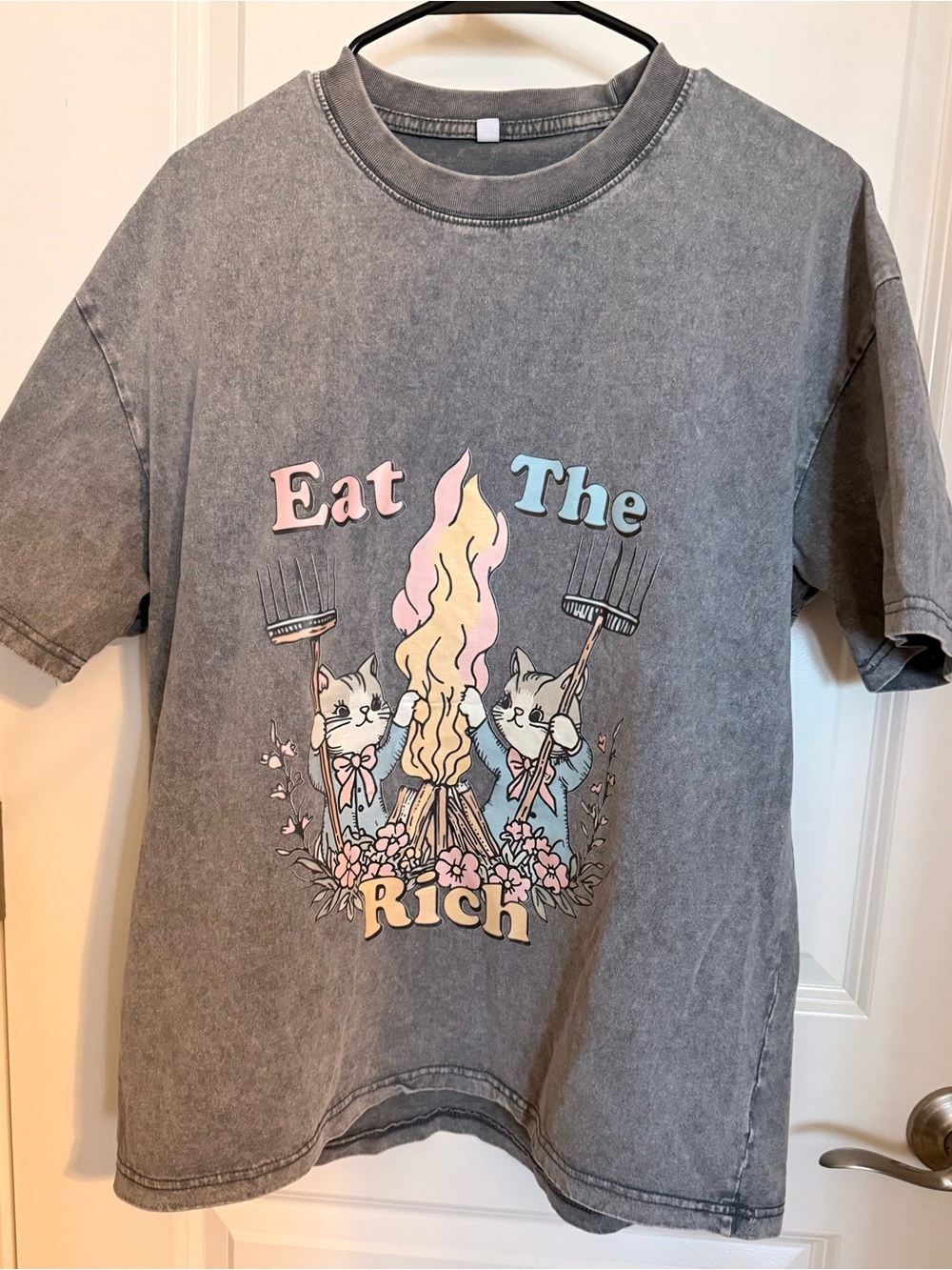 Unisex Gray Eat the Rich Cat T-Shirt Medium NWOT